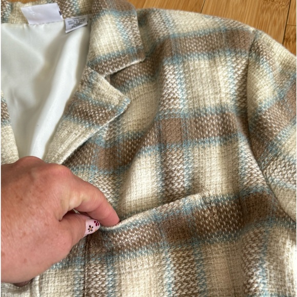 Plaid Over-Sized Blazer - Picture 7 of 9